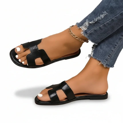 Sandalias de una sola pieza negras de cuero, suela plana, estilo casual