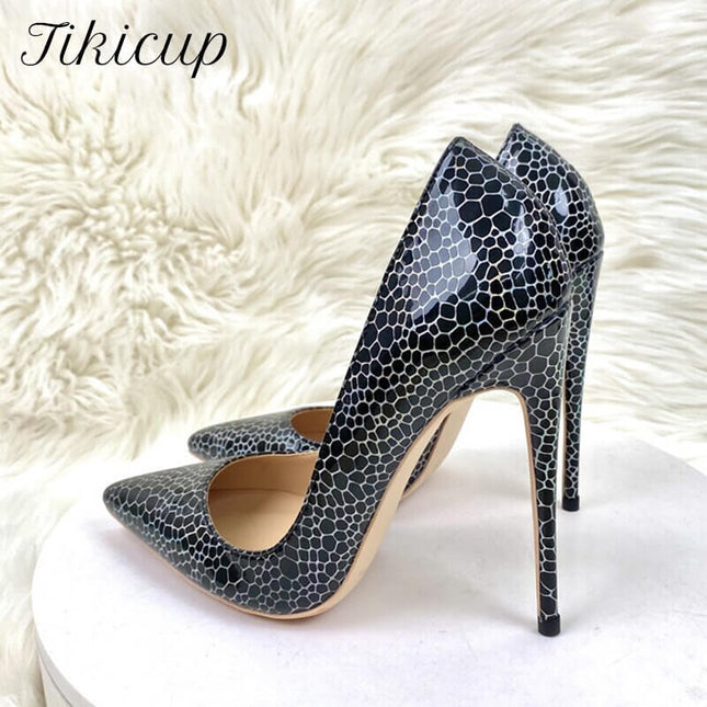 Zapatos de tacón alto con estampado geométrico en charol