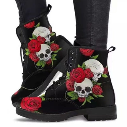 Botas góticas de cuero vegano con estampados punk variados