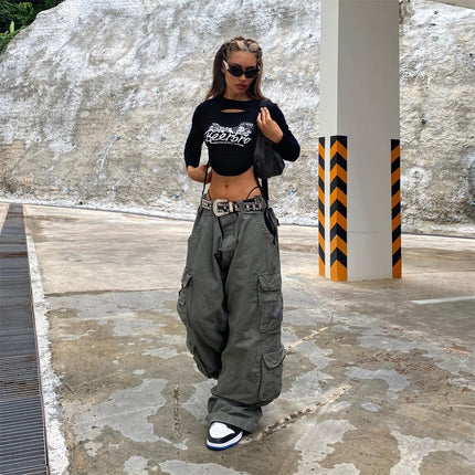 Pantalones anchos grises con efecto adelgazante y bolsillos