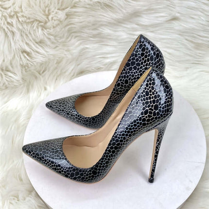 Zapatos de tacón alto en charol negro con estampado geométrico, estilo elegante, de tugranalmacen.com
