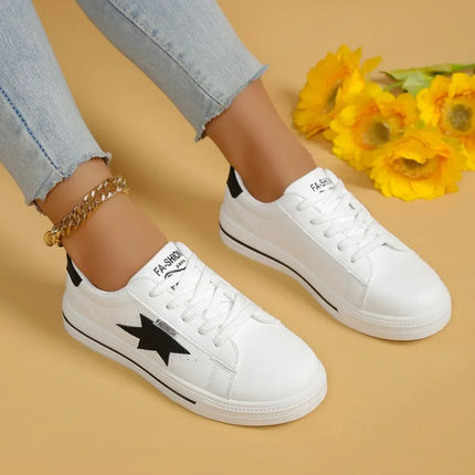 Zapatillas deportivas Star blancas con cordones, punta redonda, detalles negros, material sintético