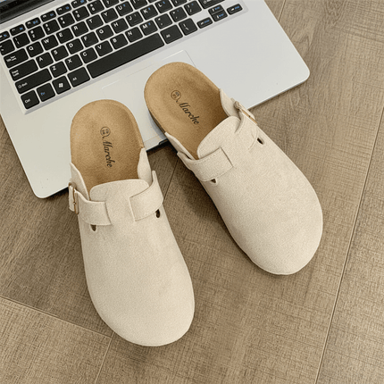 Zuecos mule de ante sintético con hebilla dorada — Multicolor