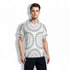 Camiseta de hombre blanca con diseño tribal
