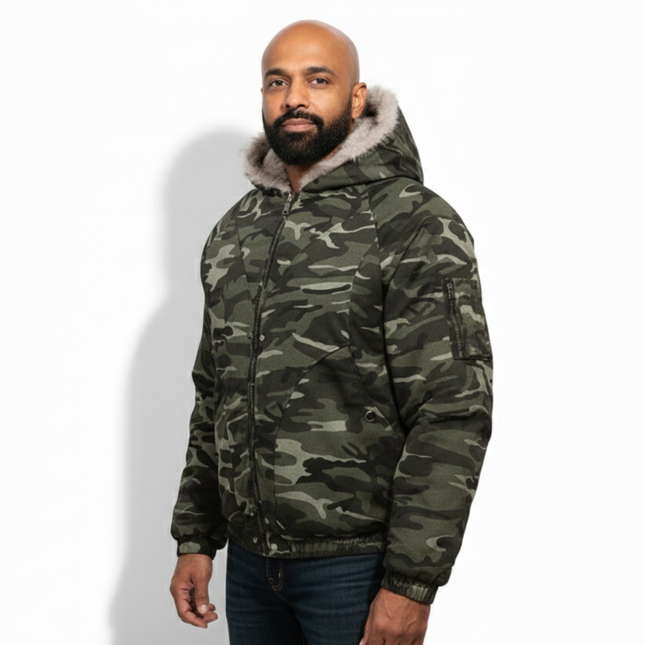 Chaqueta bomber de camuflaje con capucha y forro de pelo verde