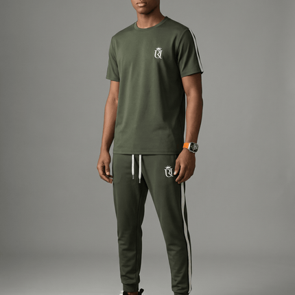 Conjunto deportivo de hombre con bordado - Camiseta y pantalón color verde