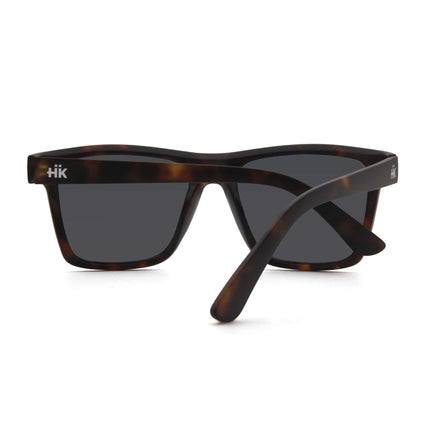 Gafas de sol Hanukeii® Breezy Tortoise / Black con lentes de policarbonato de alta definición.